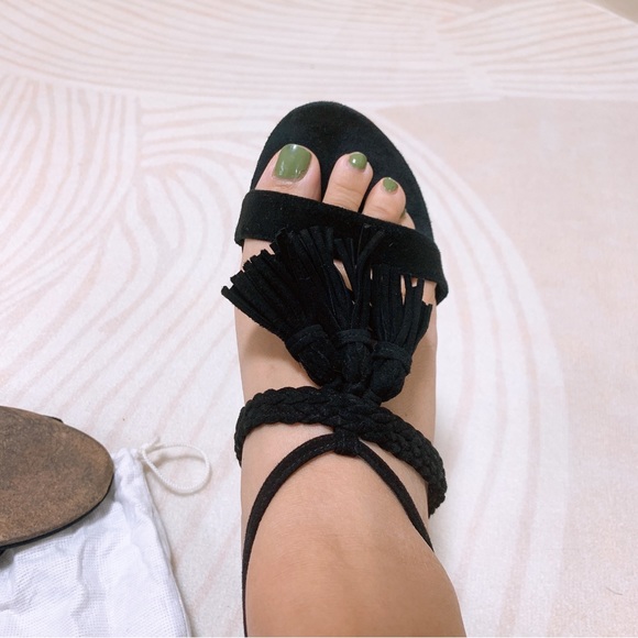 Stuart Weizman Black Velvet Tassels Sandals US 7 1/2 M - Picture 4 of 5